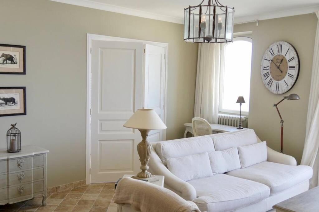 Bord De Mer - Ac, Wifi, Chic, Sea View, Beach 2 Minutes Walk Antibes Buitenkant foto
