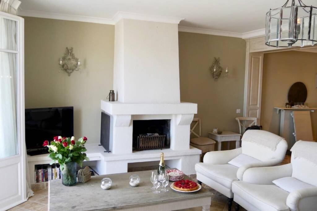 Bord De Mer - Ac, Wifi, Chic, Sea View, Beach 2 Minutes Walk Antibes Buitenkant foto
