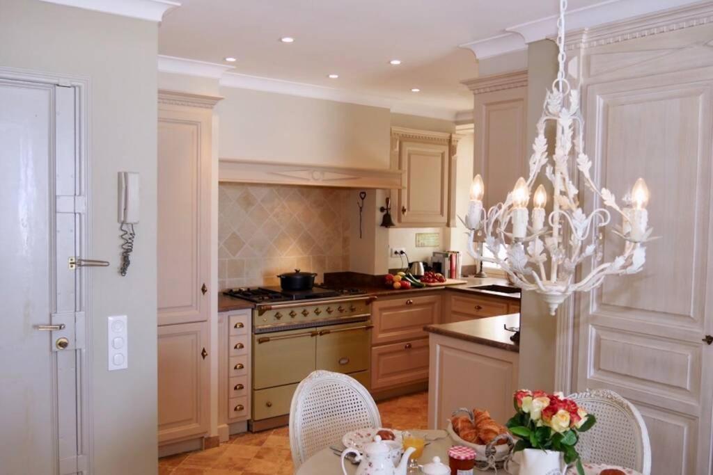Bord De Mer - Ac, Wifi, Chic, Sea View, Beach 2 Minutes Walk Antibes Buitenkant foto