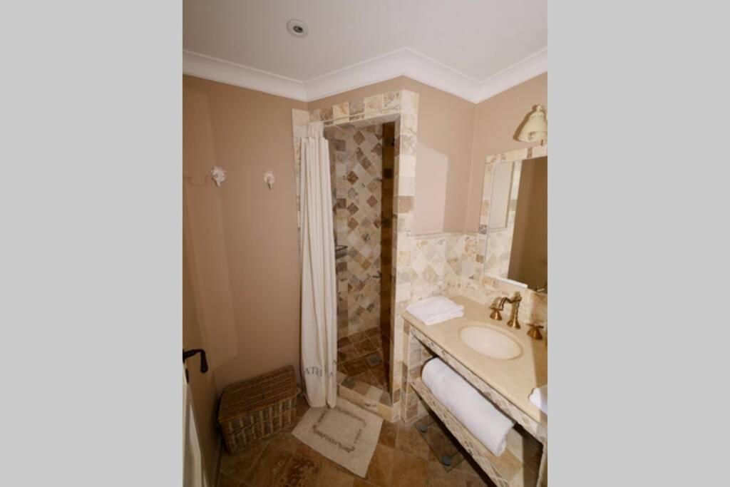 Bord De Mer - Ac, Wifi, Chic, Sea View, Beach 2 Minutes Walk Antibes Buitenkant foto