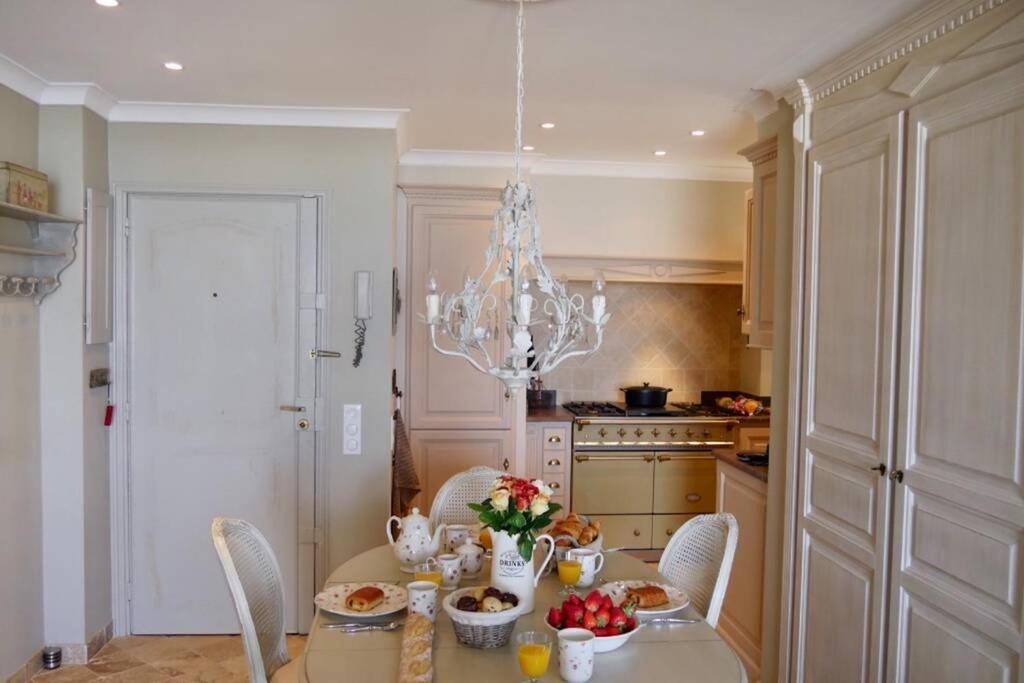 Bord De Mer - Ac, Wifi, Chic, Sea View, Beach 2 Minutes Walk Antibes Buitenkant foto
